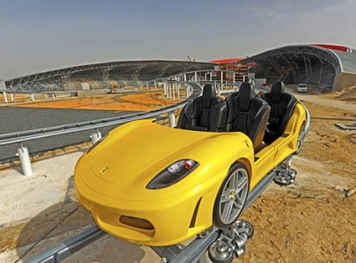 Ferrari World en Abu Dhabi. GT Roller Coaster, réplica de Ferrari F430 Spider